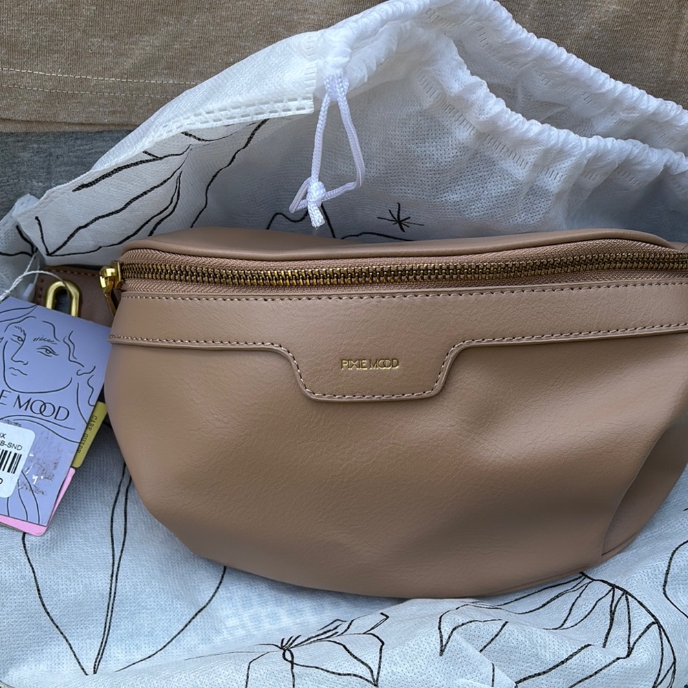 Pixie Mood Cream Fanny pack